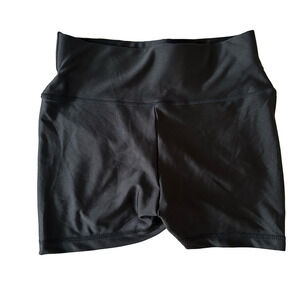 BLACK ATHLETIC SHORTS WITH SCRUNCH BACK DESIGN